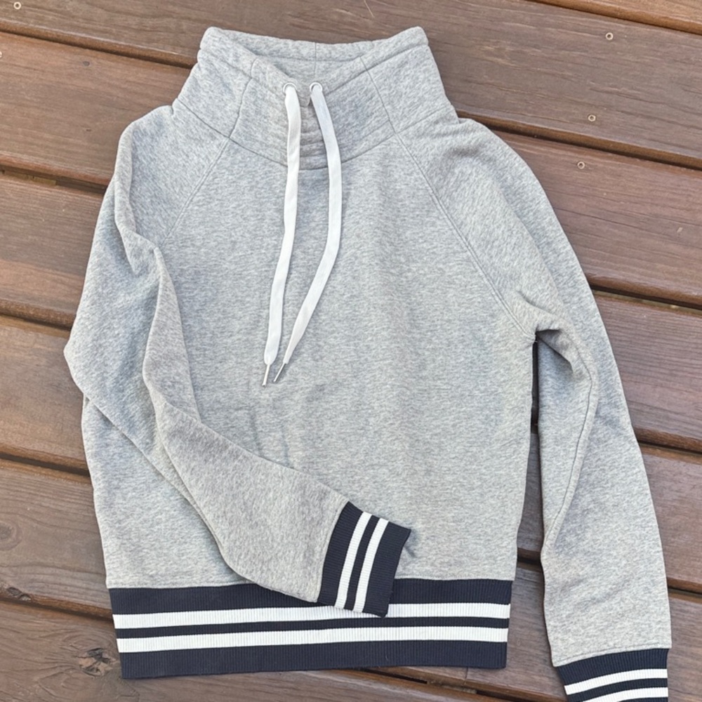 Evereve Heather Gray Sweatshirt